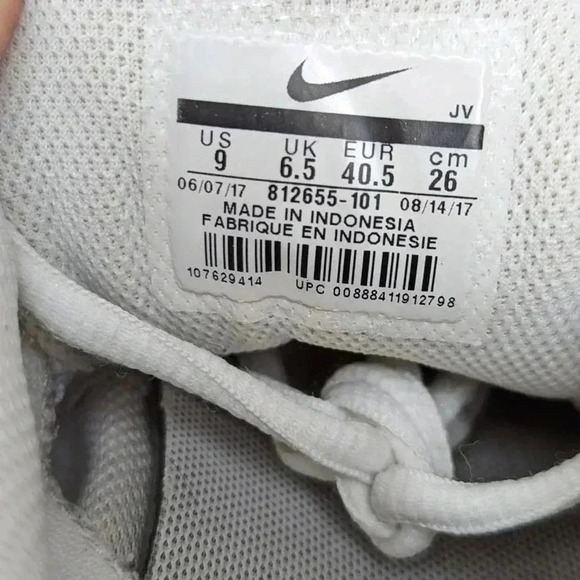 Nike Tanjun White Running Shoes - 9 - Picture 9 of 10